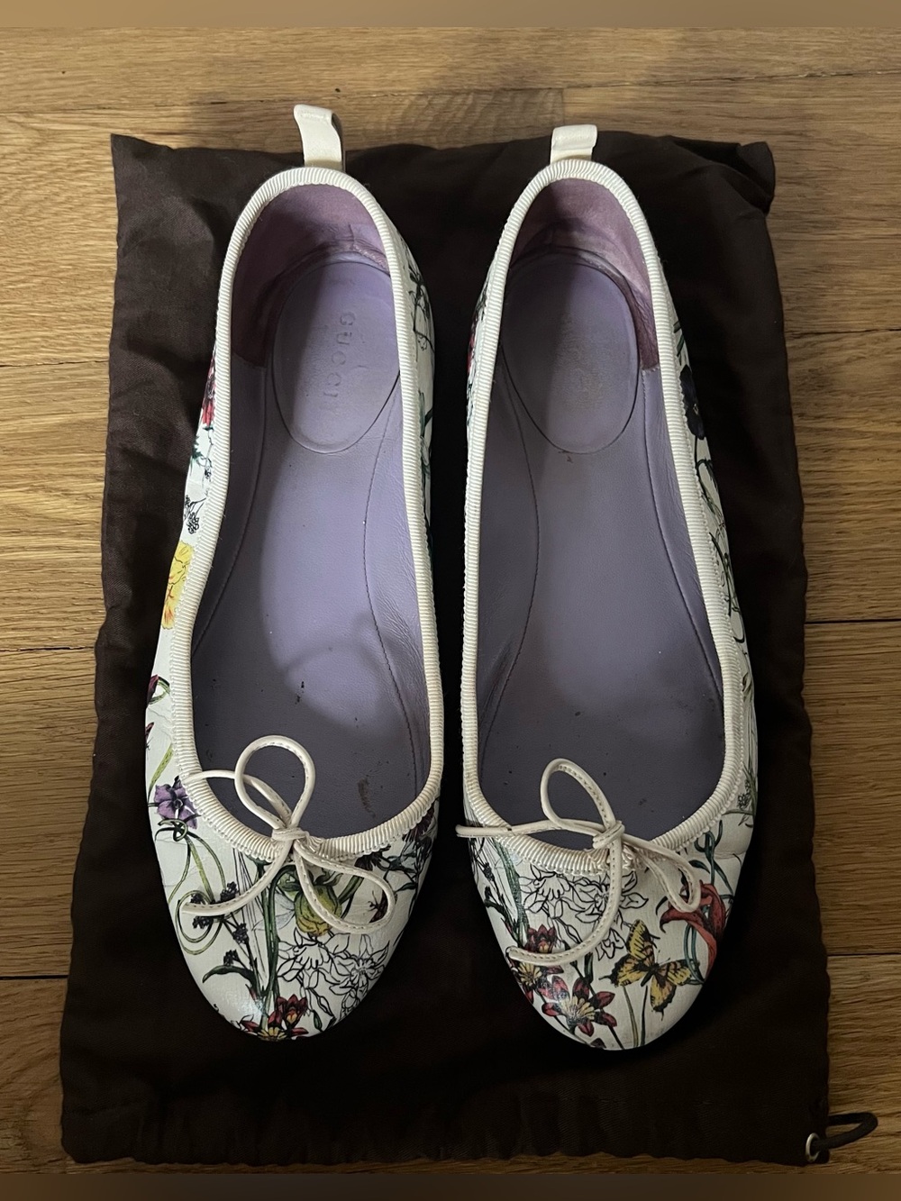 Gucci White Floral Leather Ballet Flats with Lavender Insole